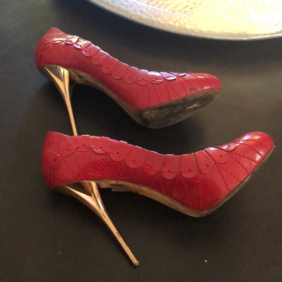 Christian Dior’s red scallop detail Serpent pumps - Picture 6 of 7